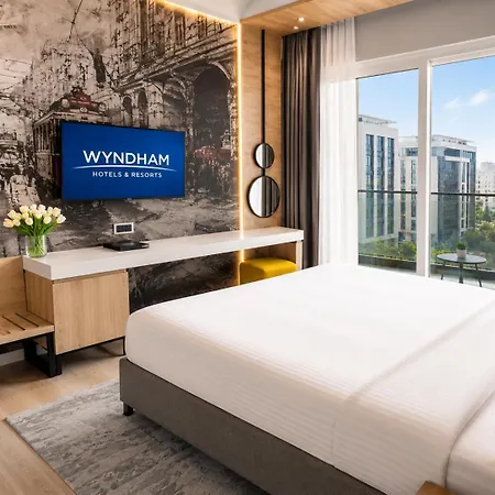 Days & By Wyndham 5*